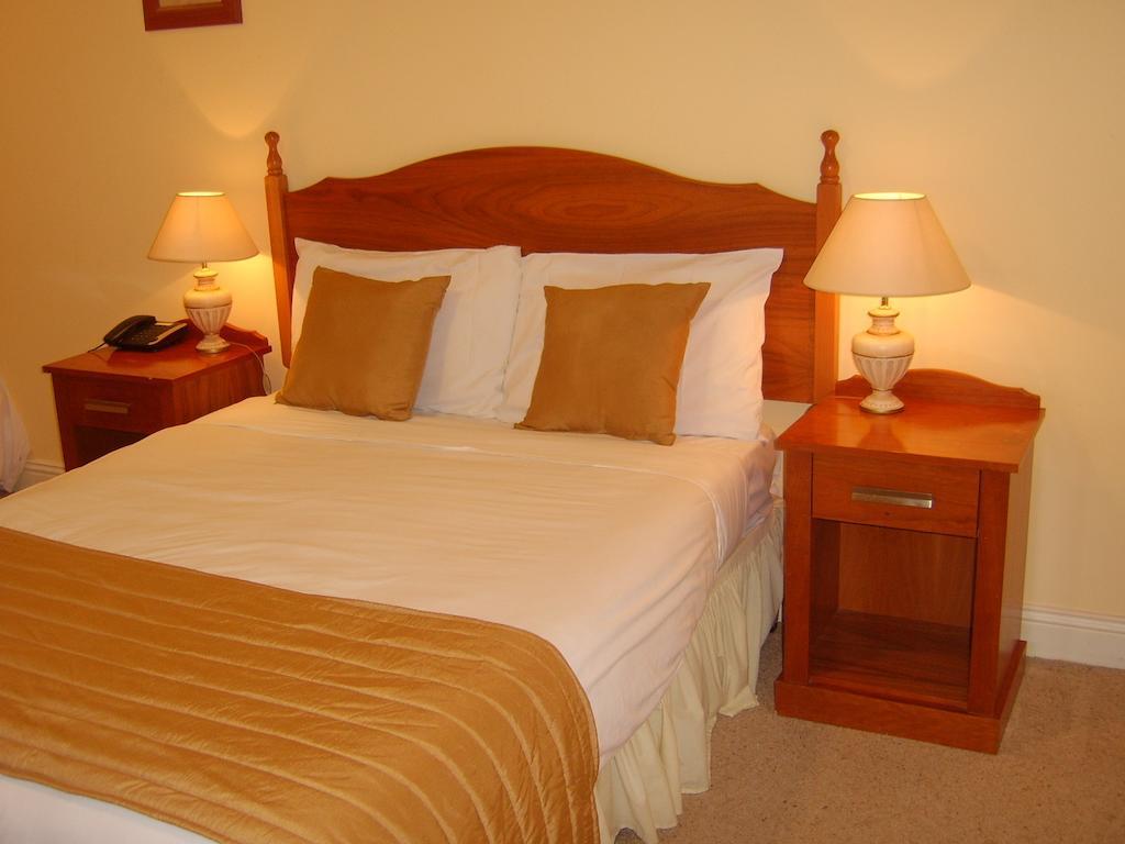 Tudor House Guest House Dungarvan  Bagian luar foto